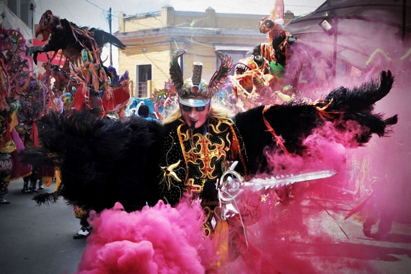 Boliviana de vacaciones: la Diablada Boliviana de vacaciones: la Diablada