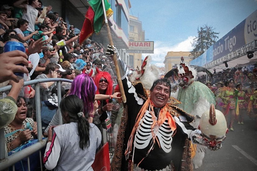 Boliviana de vacaciones: la Diablada Boliviana de vacaciones: la Diablada