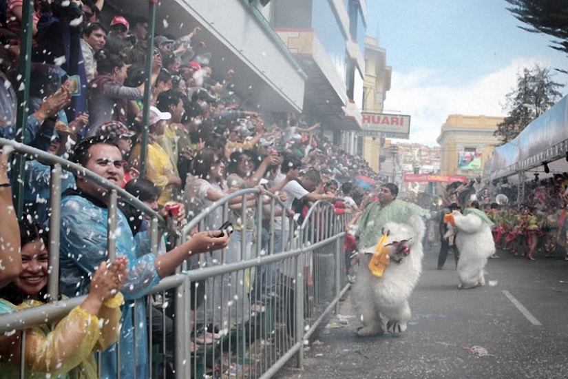 Boliviana de vacaciones: la Diablada Boliviana de vacaciones: la Diablada