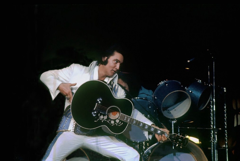Gibson es una leyenda de la guitarra en las manos de los legendarios guitarristas