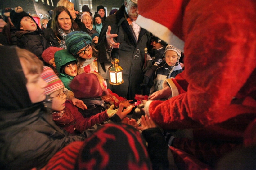 Santa and the crisis Santa and the crisis
