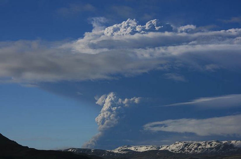 The eruption of the Icelandic volcano Grimsvotn (part 2) The eruption of the Icelandic volcano Grimsvotn (part 2)