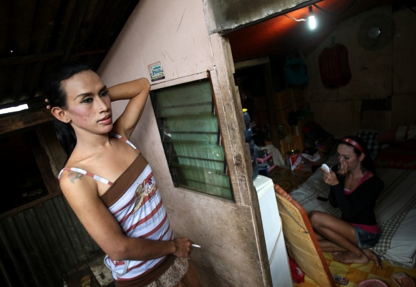 La ex niñera de Obama y de otros travesti Yakarta La ex niñera de Obama y de otros travesti Yakarta