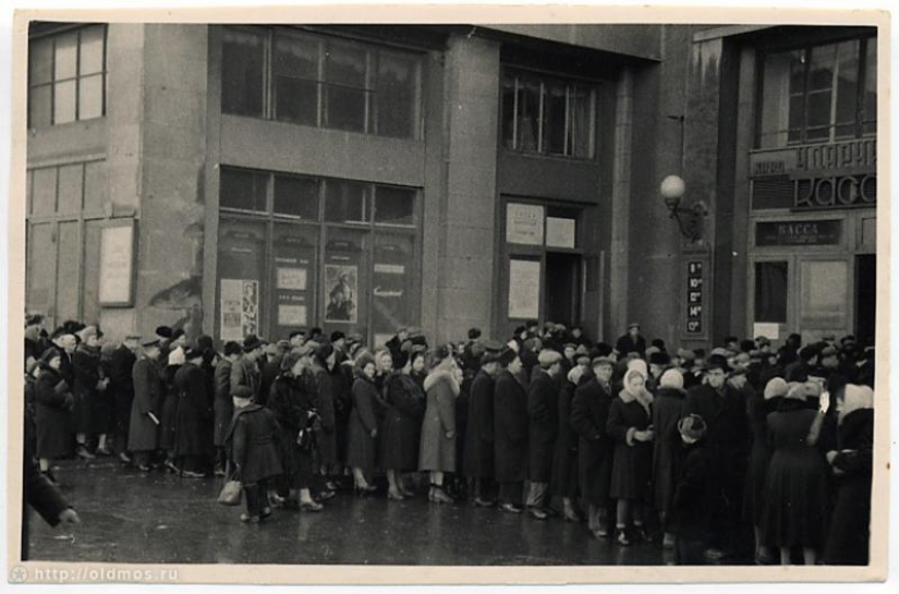 The history of the Moscow queue in photographs The history of the Moscow queue in photographs