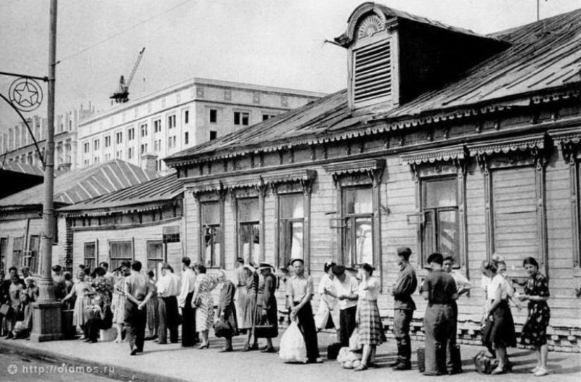 The history of the Moscow queue in photographs The history of the Moscow queue in photographs