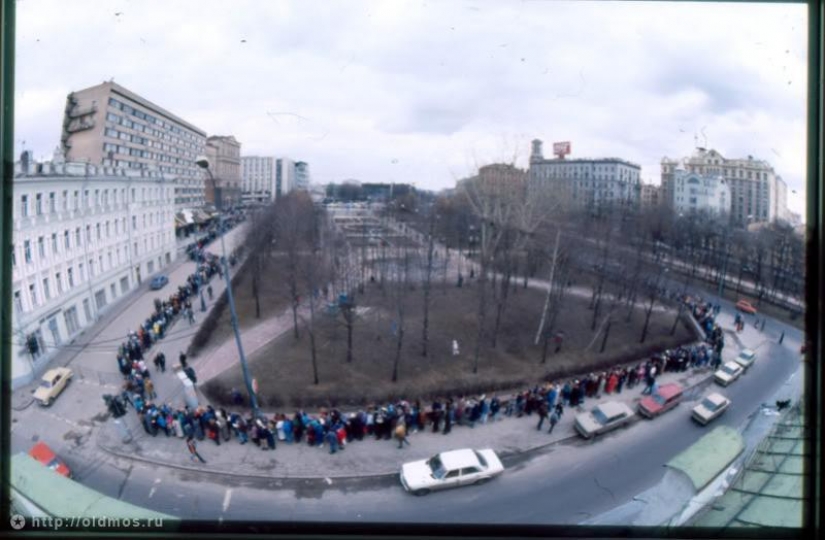 The history of the Moscow queue in photographs The history of the Moscow queue in photographs