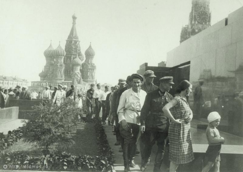 The history of the Moscow queue in photographs The history of the Moscow queue in photographs