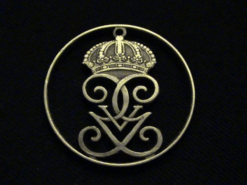 Amazing carving coins Amazing carving coins