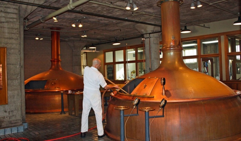 10 jobs where you can and should drink alcohol