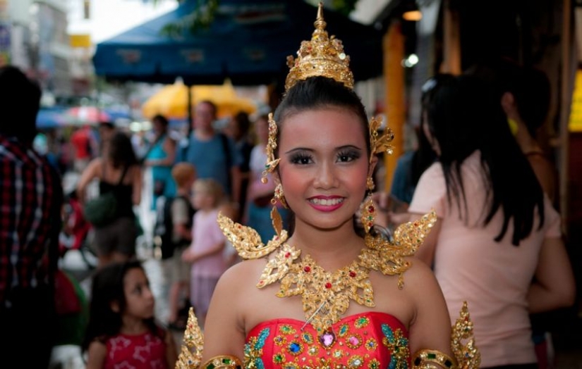 10 most bizarre courtship rituals from around the world