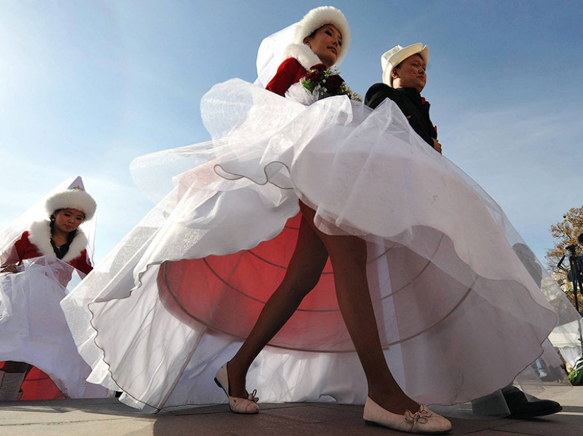 10 most bizarre courtship rituals from around the world