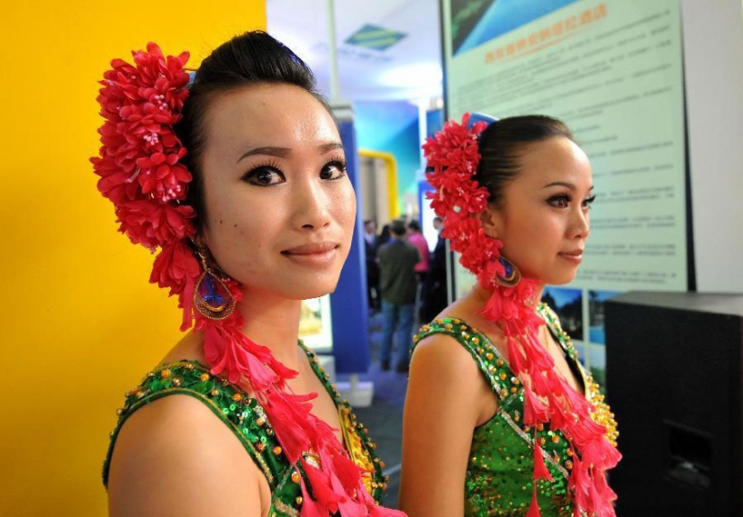 10 most bizarre courtship rituals from around the world