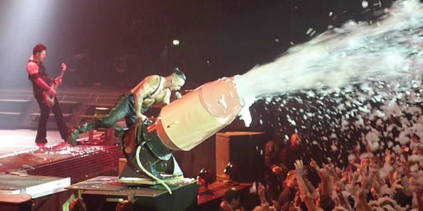 10 of the most high-profile scandals related to Rammstein 10 of the most high-profile scandals related to Rammstein