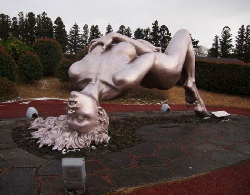 16 fantasías sexuales encarnado en esculturas