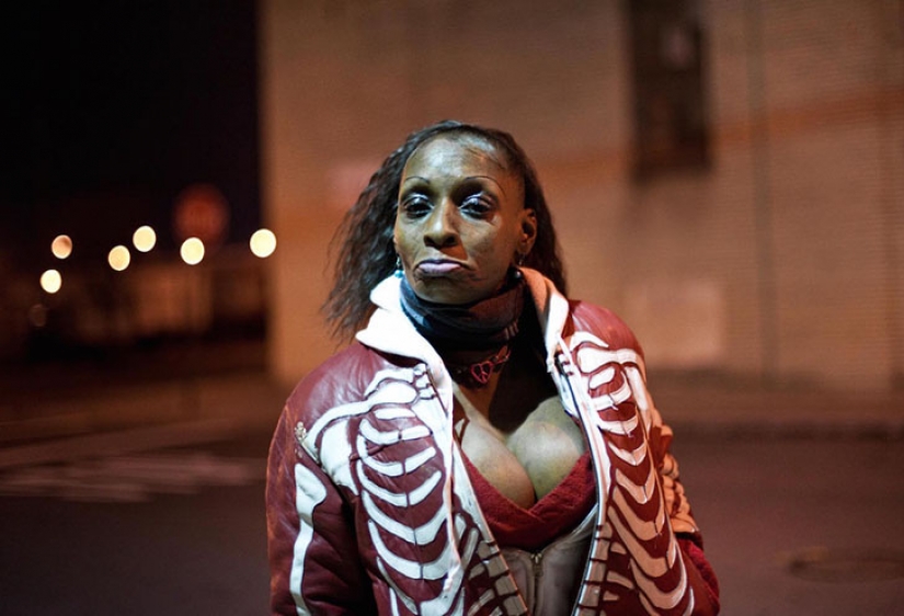 17 photos of prostitutes and Gigolos, have become works of art