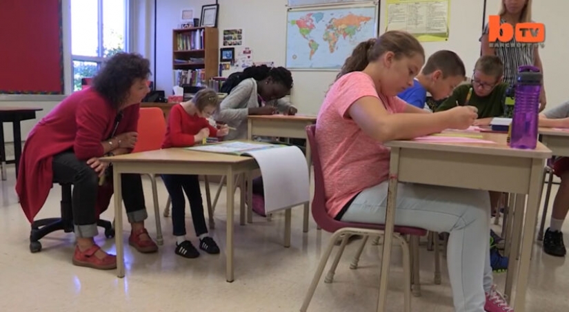 17-year-old girl solo pesa 11 kg, pero ello no impide vivir una brillante e interesante 17-year-old girl solo pesa 11 kg, pero ello no impide vivir una brillante e interesante