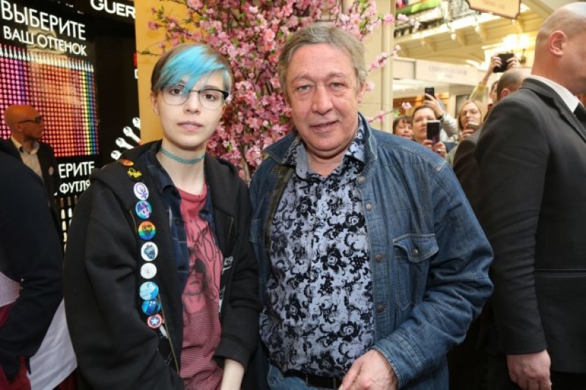 19-year-old Anna-Maria, daughter of Michael Ephraim, wants to become a guardian heavily drinking mother