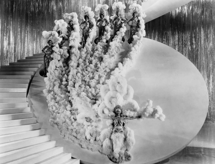 1930-1943 years: kaleidoscopic dancing Busby Berkeley 1930-1943 years: kaleidoscopic dancing Busby Berkeley