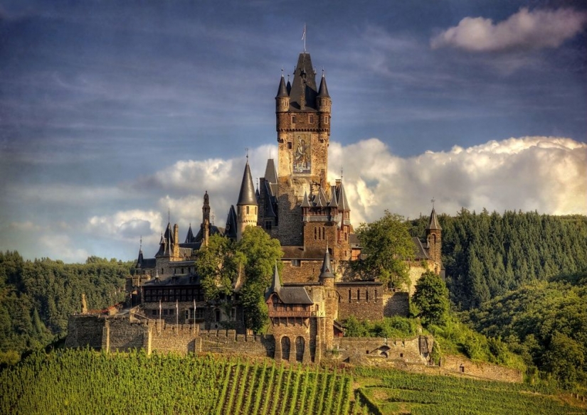 20 coolest castles in which one wants to stay and live