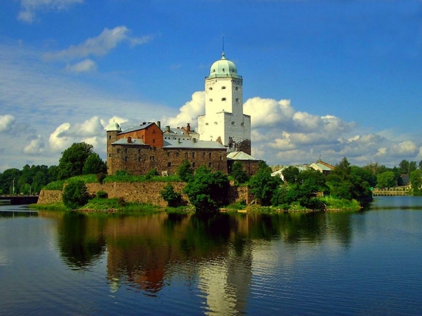 20 coolest castles in which one wants to stay and live
