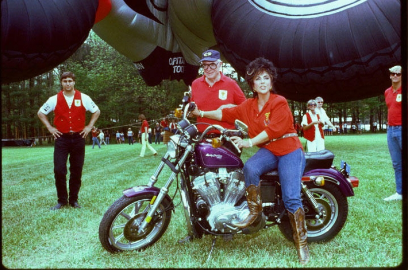 20 photos of celebrities of the twentieth century motorcycles
