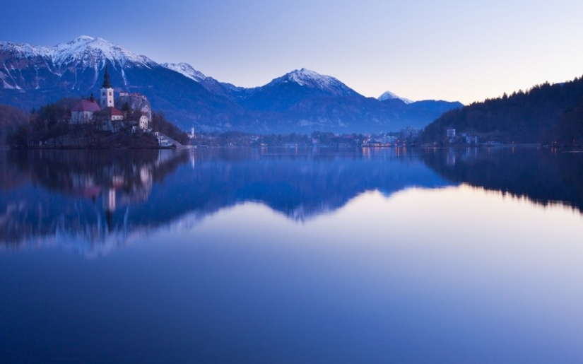 20 places where the world is ruled by color