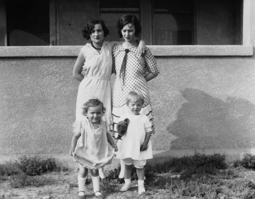 24 rare snapshot of a little of Norma Jean before she became Marilyn Monroe 24 rare snapshot of a little of Norma Jean before she became Marilyn Monroe