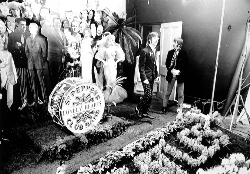 25 pictures representing significant events in human history from an unusual angle