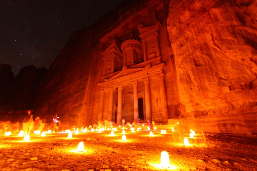 25 world's attractions by night