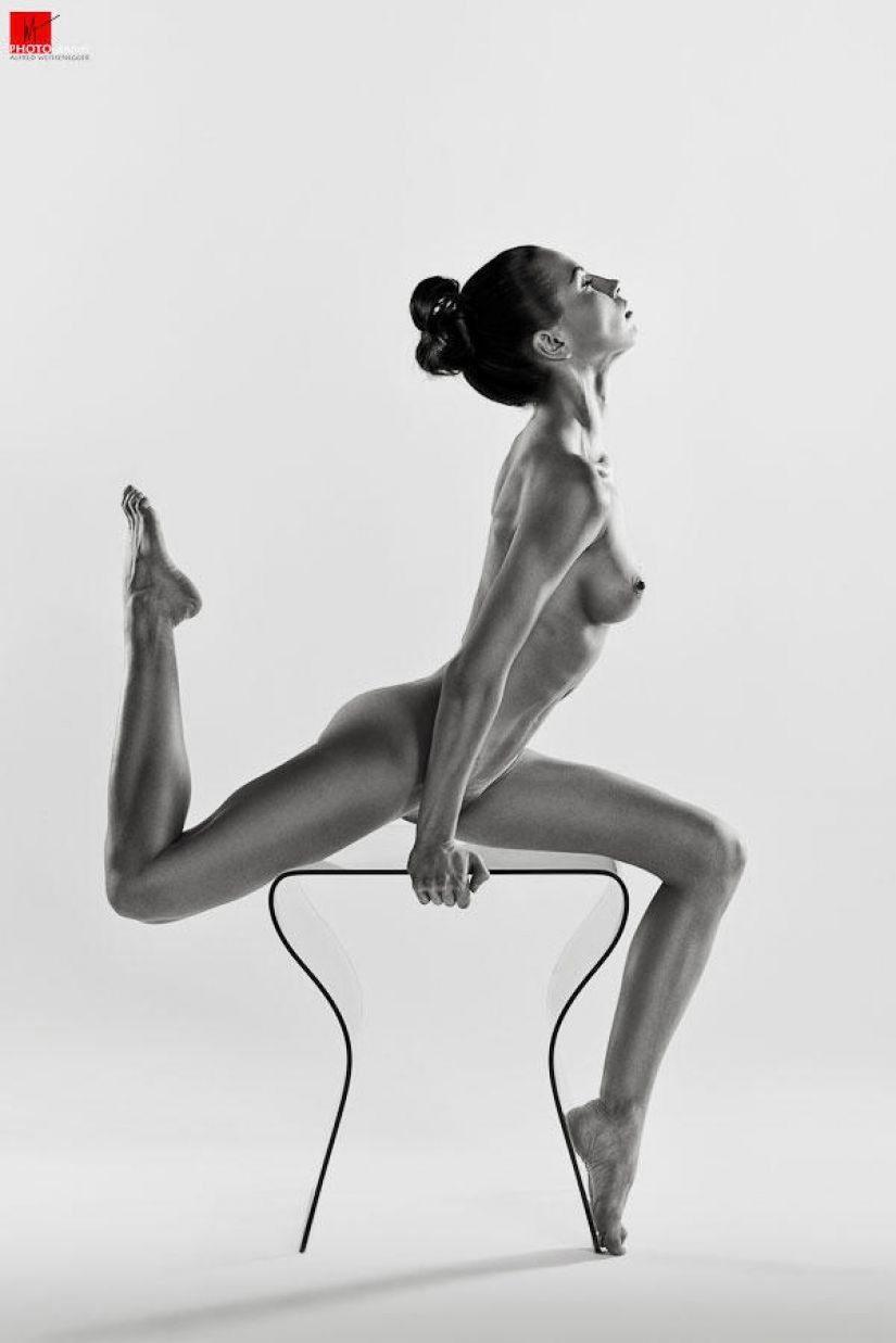 36 beautiful frame in the Nude