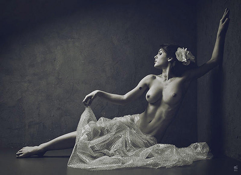 36 beautiful frame in the Nude