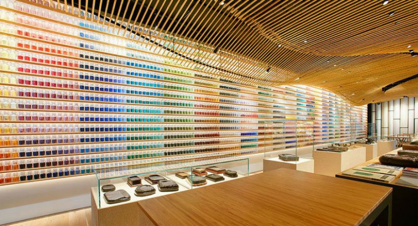 4200 pigments exhibited in a number of Japanese paint store