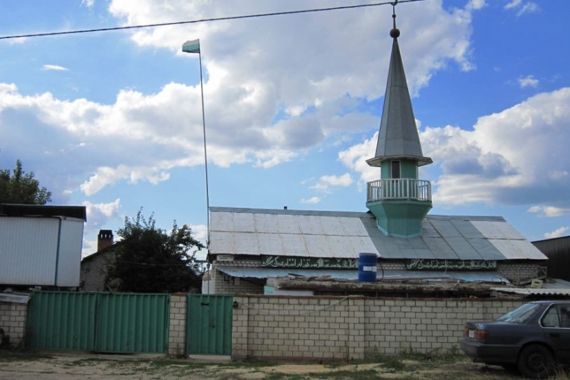 9 modern communities throughout the world who live under the ground