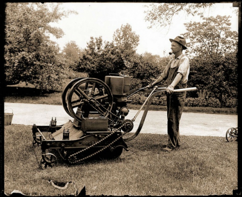 A hundred years at lunch, like washing, cleaning and cooking women in the last century A hundred years at lunch, like washing, cleaning and cooking women in the last century