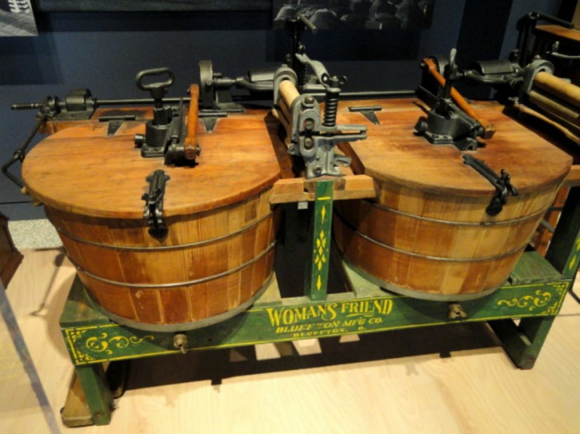 A hundred years at lunch, like washing, cleaning and cooking women in the last century A hundred years at lunch, like washing, cleaning and cooking women in the last century