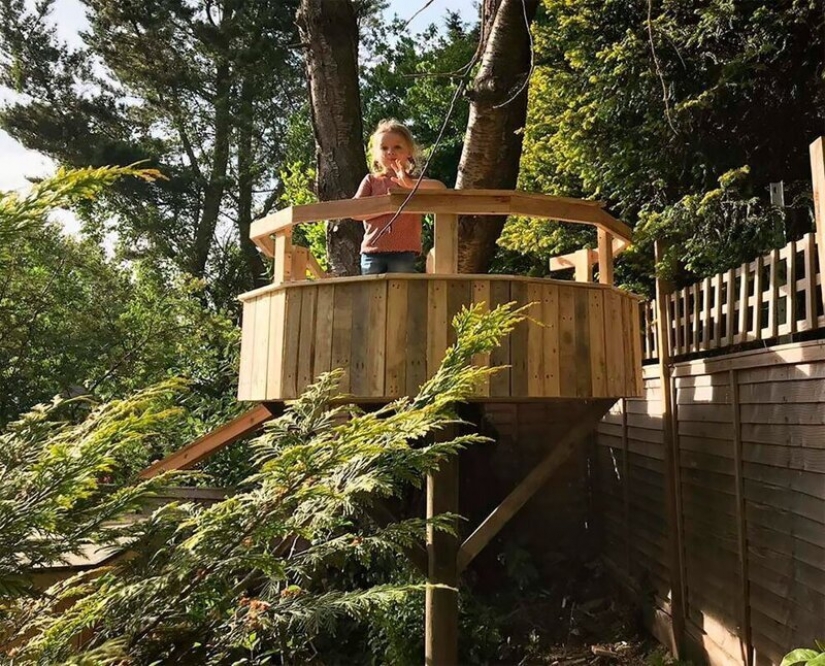 A mi hija le encantó! La casa del árbol de tablas viejas, que fue construido por un padre que cuida