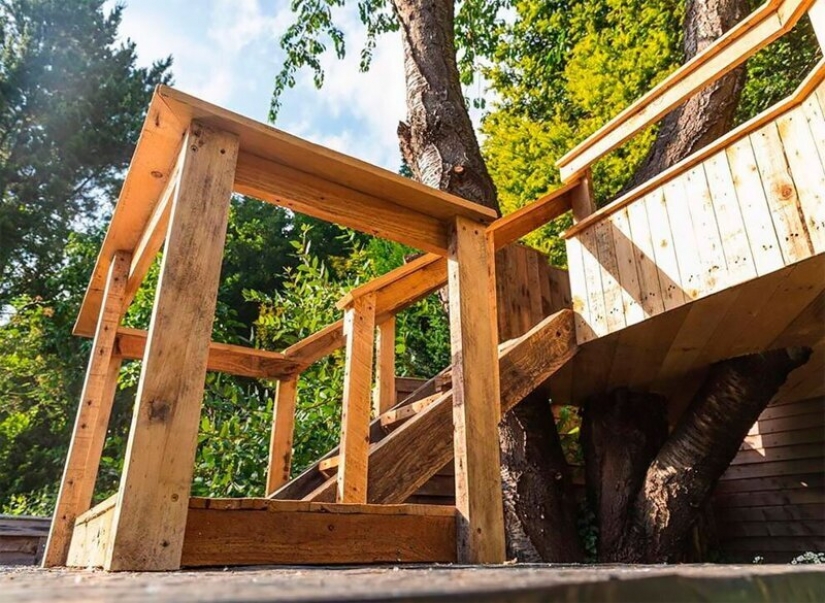 A mi hija le encantó! La casa del árbol de tablas viejas, que fue construido por un padre que cuida