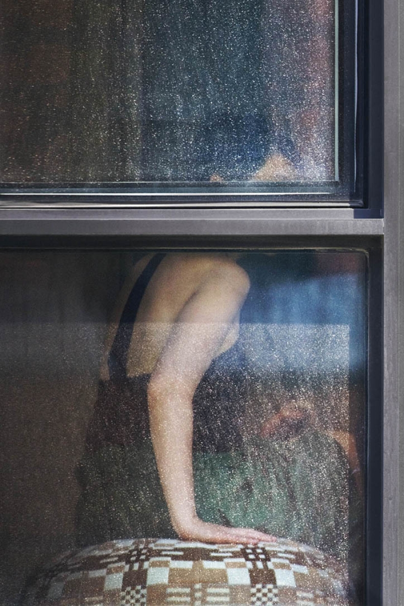 A photographer secretly watching his housemates and removes them