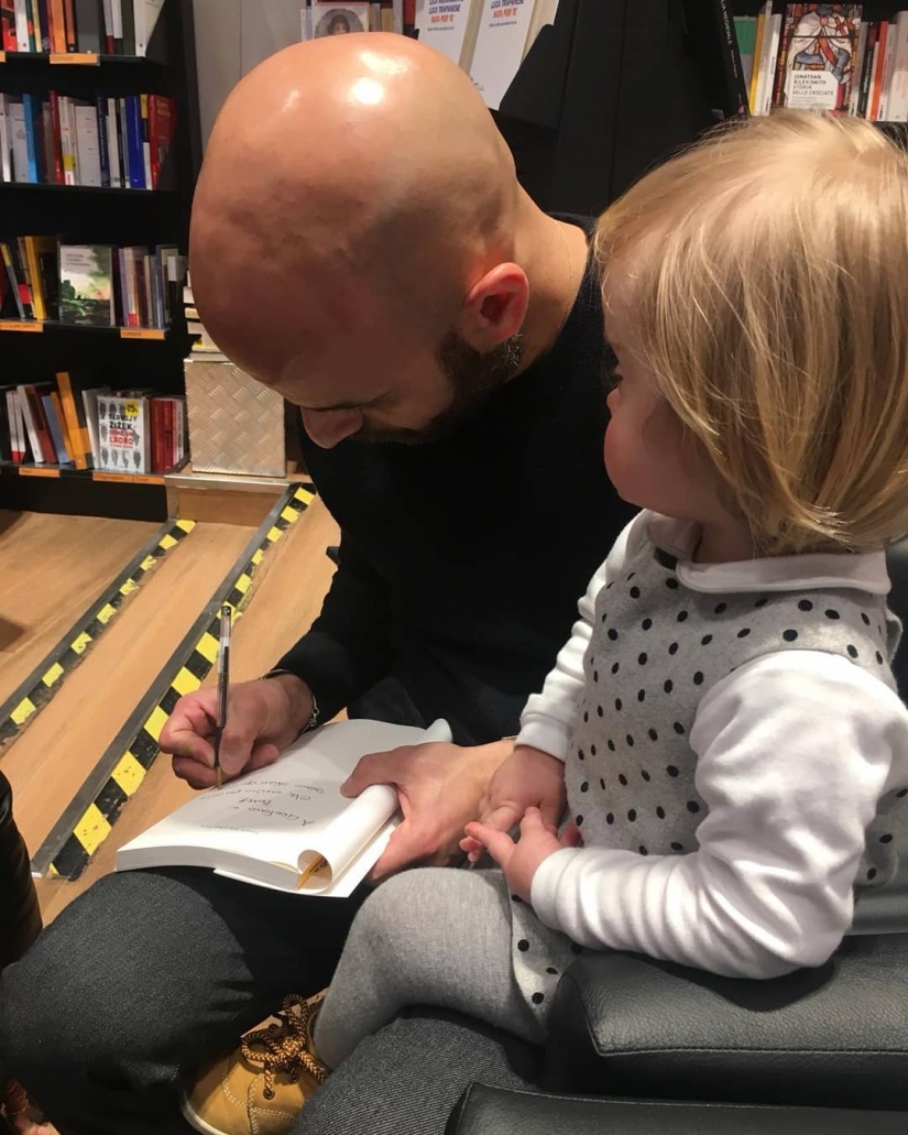 A ray of positivity: man adopted a girl with down syndrome, after it was abandoned 20 families A ray of positivity: man adopted a girl with down syndrome, after it was abandoned 20 families