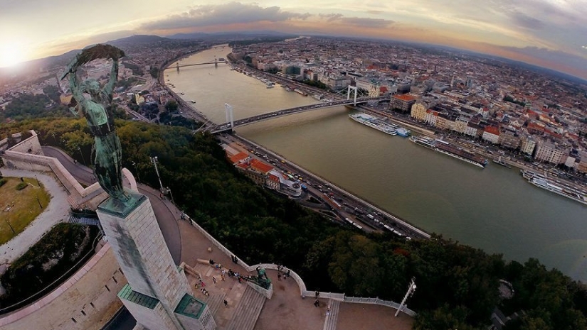 A riesgo de su vida para las fotos: 25 fotos de Budapest desde una altura A riesgo de su vida para las fotos: 25 fotos de Budapest desde una altura