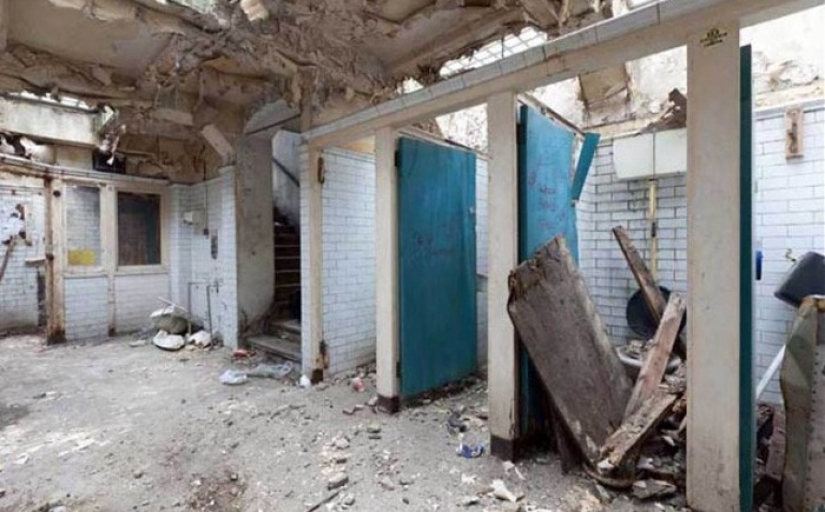 A striking transformation of a public toilet in a nice housing