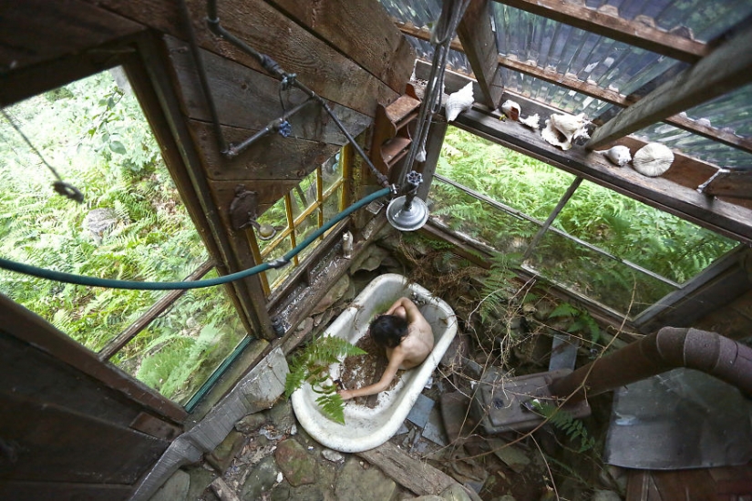 A terrible beauty: photographer transforms abandoned places in the dark and erotic fantasies A terrible beauty: photographer transforms abandoned places in the dark and erotic fantasies