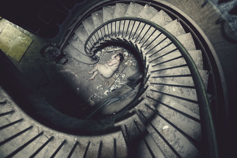 A terrible beauty: photographer transforms abandoned places in the dark and erotic fantasies A terrible beauty: photographer transforms abandoned places in the dark and erotic fantasies