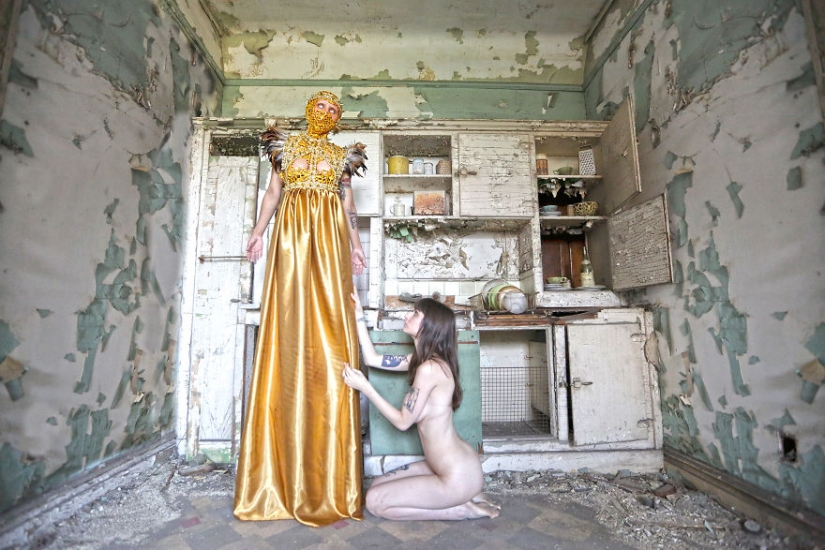 A terrible beauty: photographer transforms abandoned places in the dark and erotic fantasies A terrible beauty: photographer transforms abandoned places in the dark and erotic fantasies