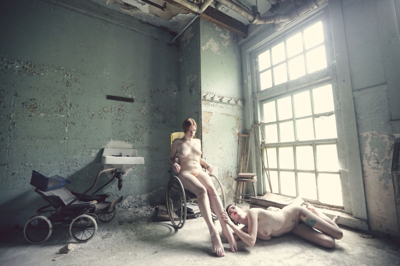 A terrible beauty: photographer transforms abandoned places in the dark and erotic fantasies A terrible beauty: photographer transforms abandoned places in the dark and erotic fantasies