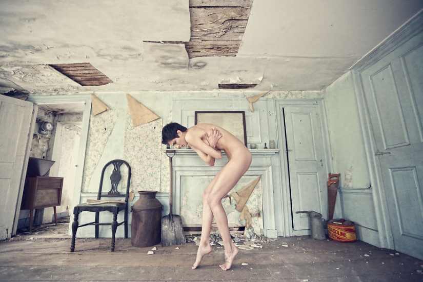 A terrible beauty: photographer transforms abandoned places in the dark and erotic fantasies A terrible beauty: photographer transforms abandoned places in the dark and erotic fantasies
