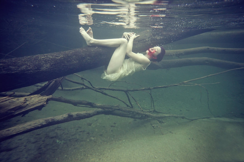 A terrible beauty: photographer transforms abandoned places in the dark and erotic fantasies A terrible beauty: photographer transforms abandoned places in the dark and erotic fantasies