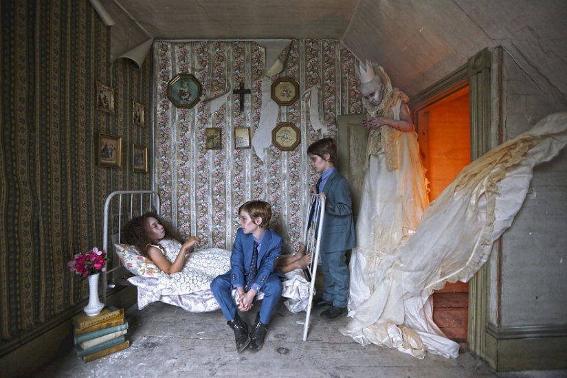 A terrible beauty: photographer transforms abandoned places in the dark and erotic fantasies A terrible beauty: photographer transforms abandoned places in the dark and erotic fantasies