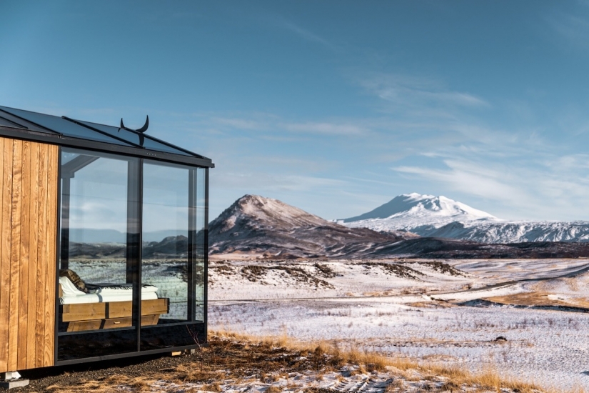 A través de la ventana a las estrellas: en Islandia, los turistas son bienvenidos a pasar la noche en casas con paredes transparentes