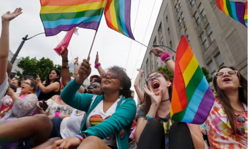 Actress Taylor Schilling made coming out to Instagram and showed his beloved